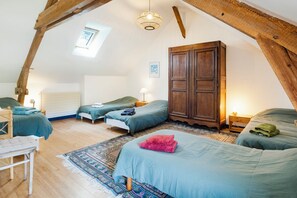 5 bedrooms, iron/ironing board, travel cot, free WiFi