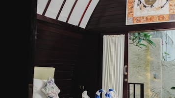 Deluxe Villa, 3 Bedrooms, Pool View | 3 bedrooms, soundproofing, free WiFi