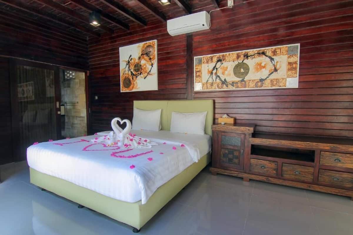 3 bedrooms, soundproofing, free WiFi, bed sheets