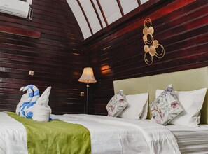 Family Villa, 3 Bedrooms, Pool View | Soundproofing, free WiFi, bed sheets