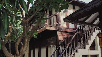 Vista frontal de la propiedad