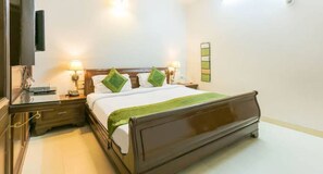 Soundproofing, free WiFi, bed sheets - Goroomgo Shanta Inn Lucknow (Lucknow)