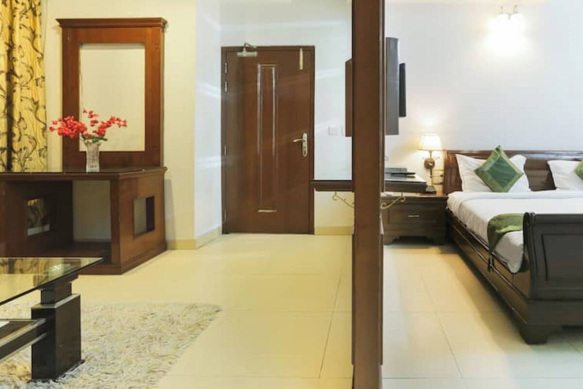 Deluxe Double Room, City View | Soundproofing, WiFi (free), bed sheets