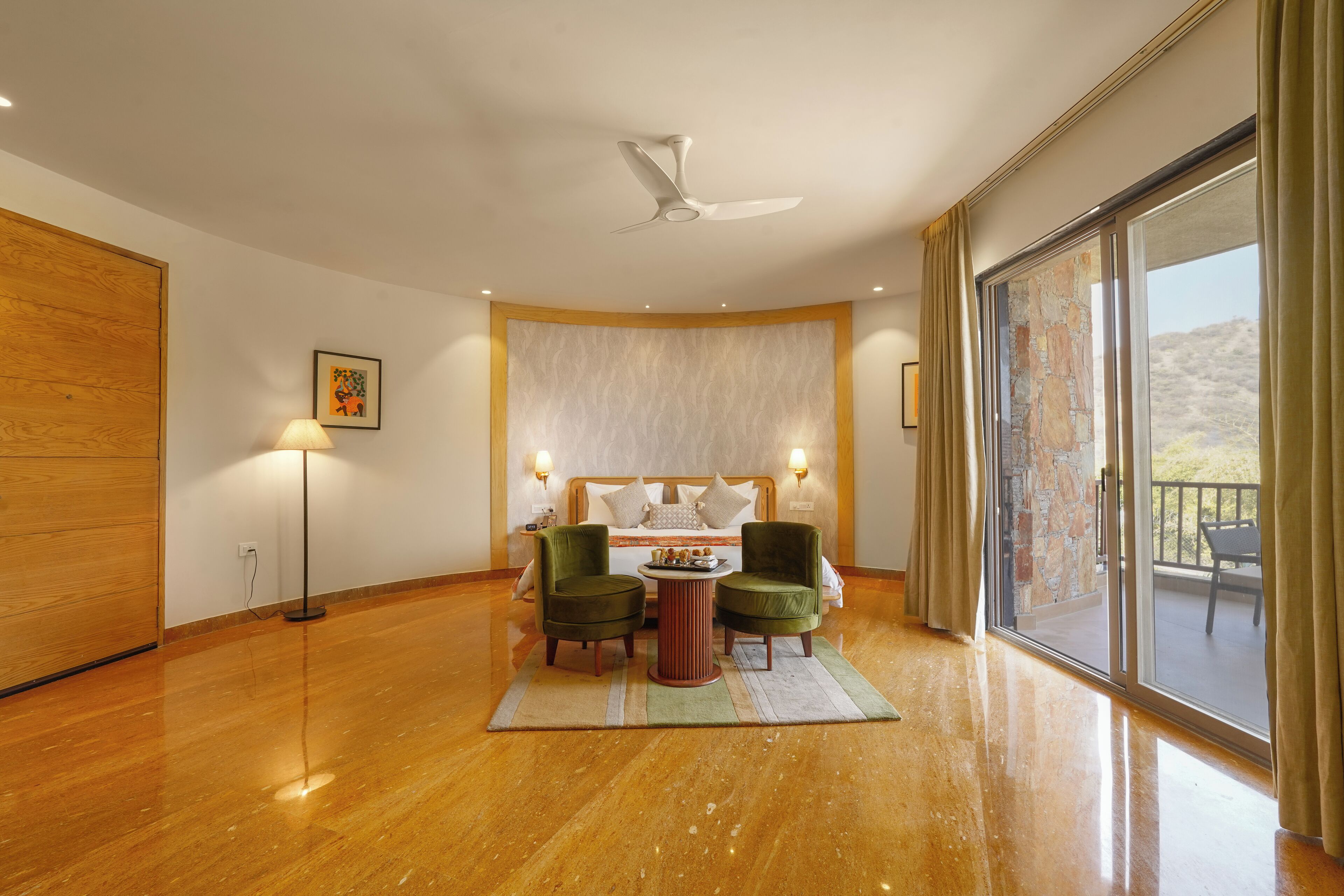 尊榮客房 | 客房內保險箱、免費無線上網