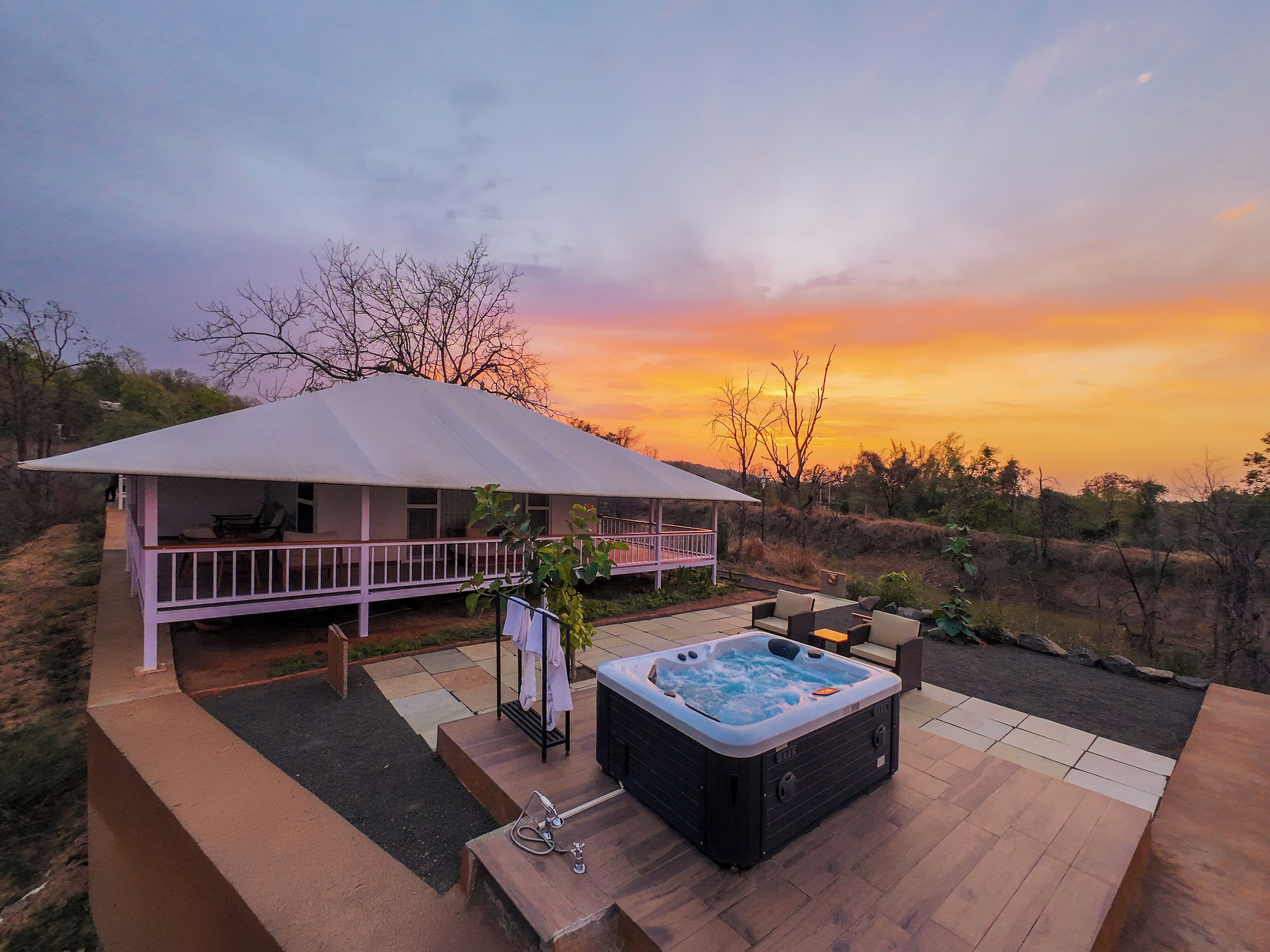 Barraca superluxo (with Jacuzzi) | Banheira de imersão