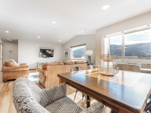 Hendrix Hideaway on Rock Island Golf Course!