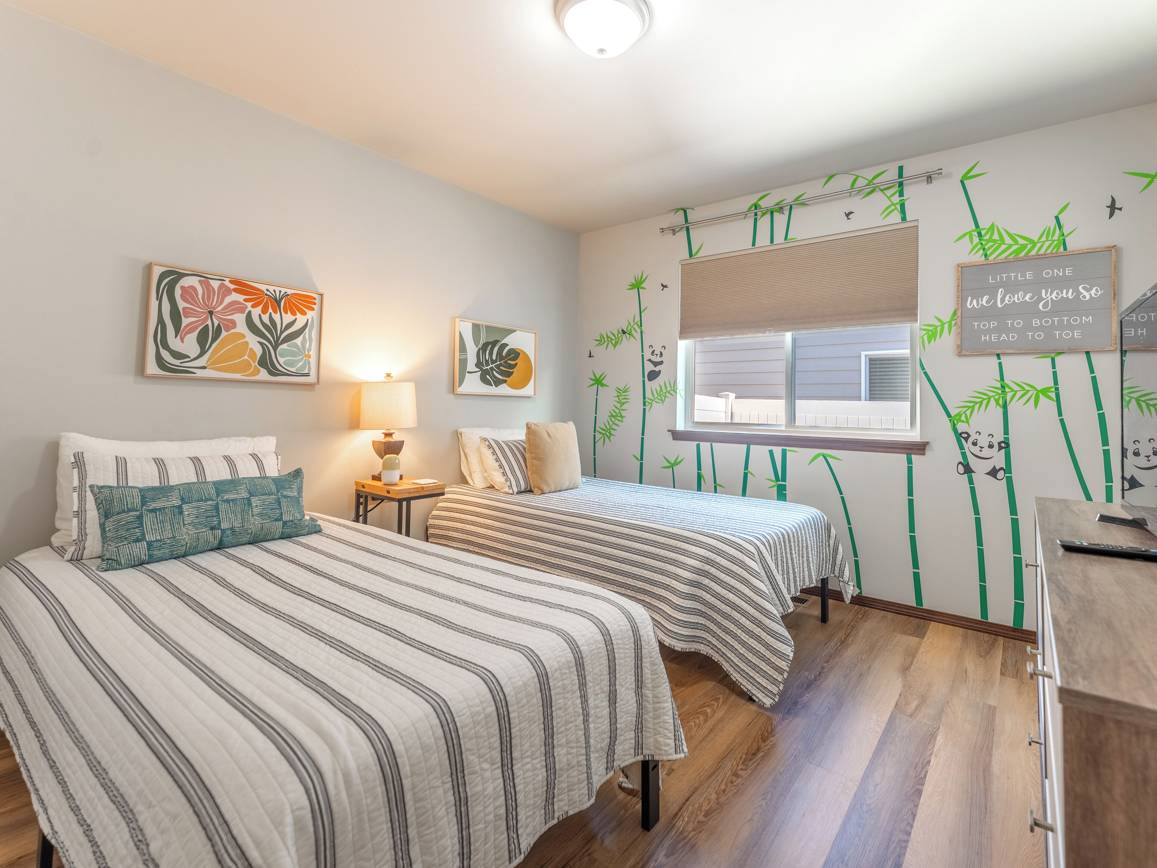 3 Schlafzimmer, Schreibtisch, Bügeleisen/Bügelbrett, Reisekinderbett