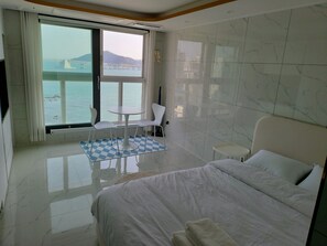 1 bedroom, in-room safe, iron/ironing board, free WiFi