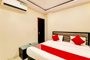 Deluxe Double Room, City View | Free WiFi, bed sheets - Goroomgo Madhav Inn Lucknow (Lucknow)