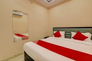Free WiFi, bed sheets - Goroomgo Madhav Inn Lucknow (Lucknow)