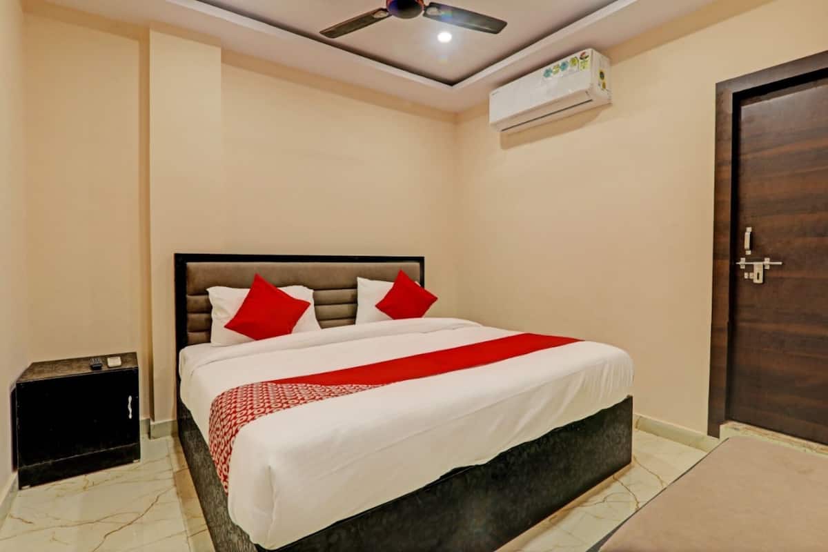 WiFi (free), bed sheets