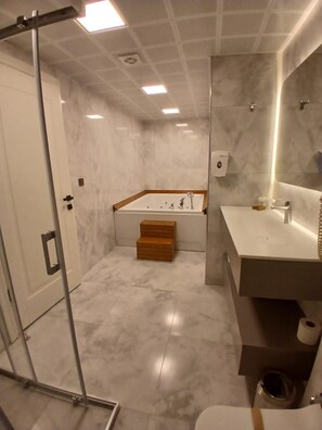 エグゼクティブ スイート シティビュー | バスルーム | スリッパ