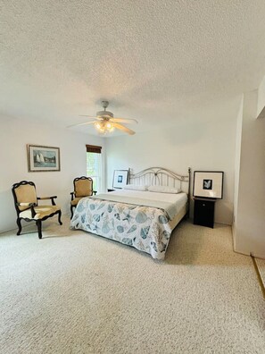 3 sovrum, skrivbord, gratis wi-fi och sängkläder