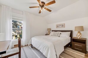 3 bedrooms, desk, iron/ironing board, free WiFi
