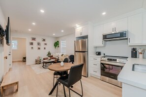 Fridge, microwave, oven, stovetop - Stylish 1BD Steps from Downtown (Kitchener)