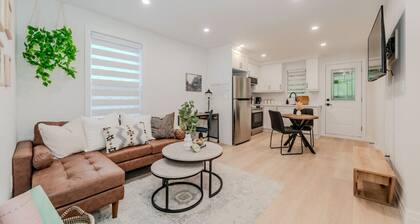 Stylish 1BD Steps from Downtown