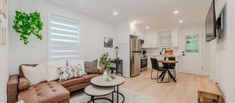 Stylish 1BD Steps from Downtown