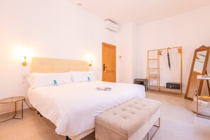 Kamar Double Junior, pemandangan kota | Seprai premium, selimut bulu angsa, busa memori, dan brankas