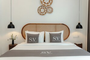 2 bedrooms, premium bedding, down comforters, memory foam beds