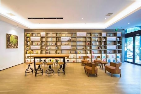 Interior. Wanting Hotel (Zhengzhou Zhenghonghui Yinping Road Subway Station)