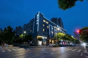 Exterior - Wanting Hotel (Zhengzhou Zhenghonghui Yinping Road Subway Station) (Zhengzhou)
