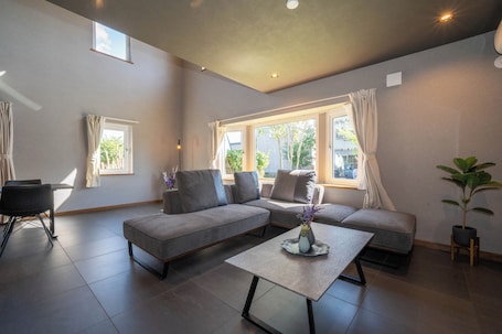 TV de tela plana. THE CHATEAU