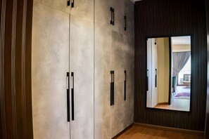 In-room safe, desk, laptop workspace, free WiFi