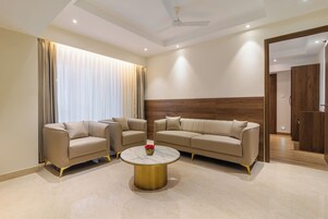 Muebles diferentes, escritorio y wifi gratis