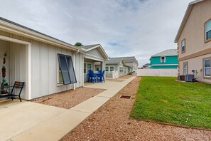 Terrace/patio - Shared Pool, Pet Friendly, Golf Cart Access (Port Aransas)