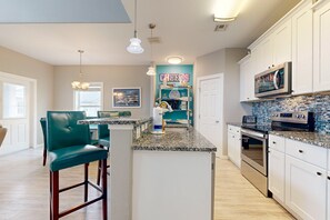 Fridge, microwave, oven, stovetop - Shared Pool, Pet Friendly, Golf Cart Access (Port Aransas)