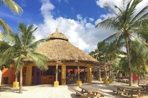 Outdoor dining - VIP Blue Bay Beach Villa 28 (Sint Michiel)