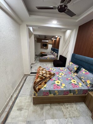 Deluxe Double Room, City View | Free WiFi, bed sheets