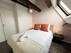 1 bedroom, WiFi, bed sheets - Charming, quiet duplex "La Tourelle". (Rémalard-en-Perche)