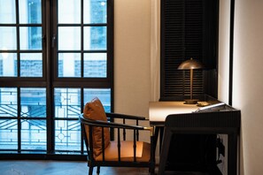In-room safe, blackout drapes, iron/ironing board, free WiFi - Jingyuan Aroma Garden Hotel (Shanghai)