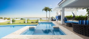 Villa Carisma by Acomodo Vistamar