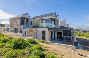 Caja de seguridad en la habitación, wifi gratis y ropa de cama 