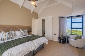 Executive Villa with Lagoon View | In-room safe, free WiFi, bed sheets - The Shark Bay Private Villas (Langebaan)