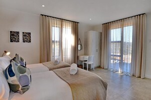 Caja de seguridad en la habitación, wifi gratis y ropa de cama