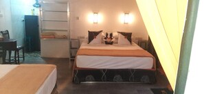 Appartement panoramique, 2 chambres, vue sur la mer | 2 chambres, accès au Wi-Fi (inclus)