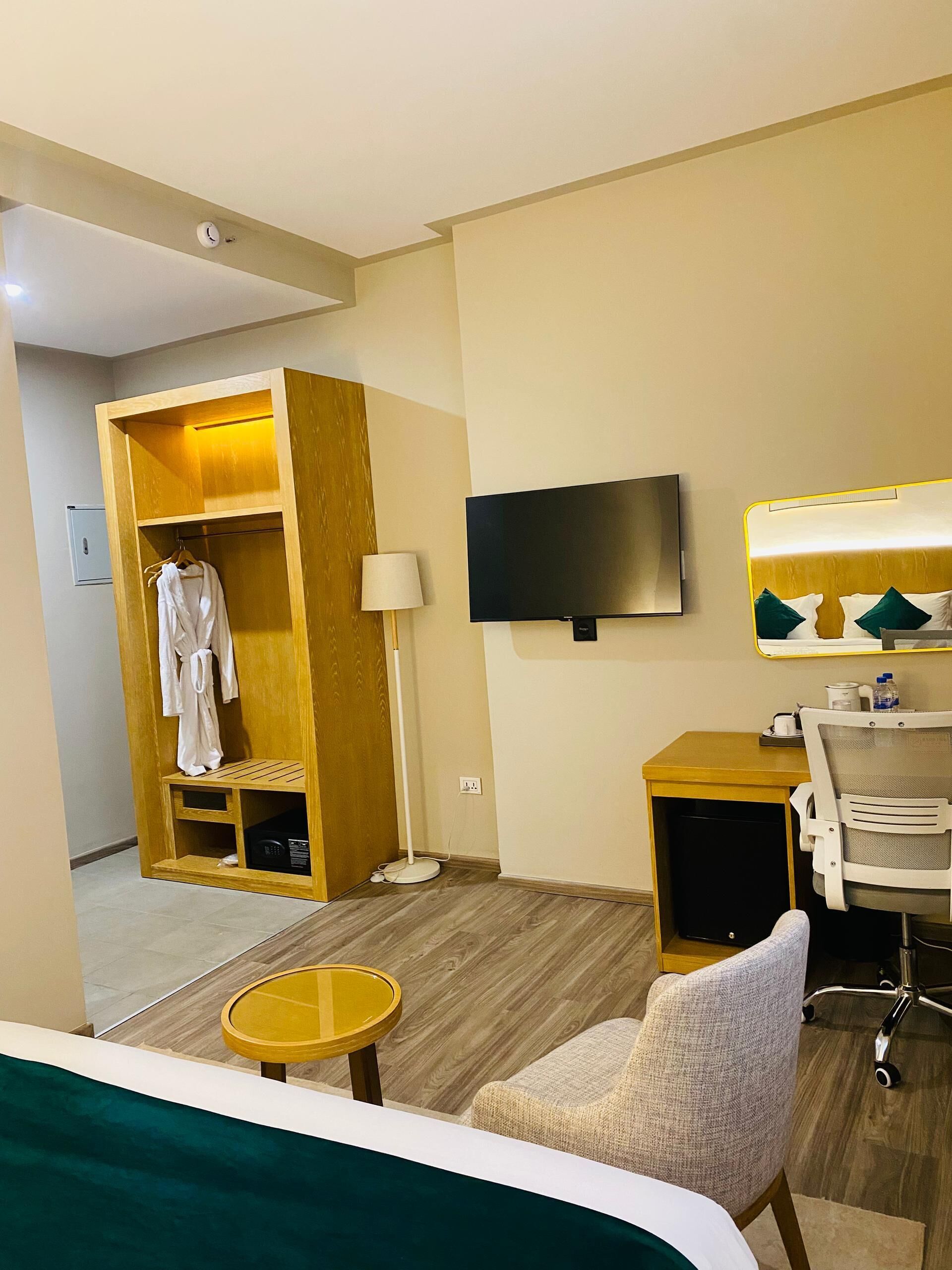 Caja de seguridad en la habitación y cortinas blackout 