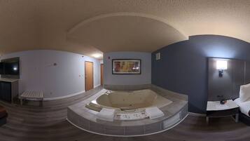 Luxury Studio Suite, 1 King Bed, Non Smoking | Bathroom