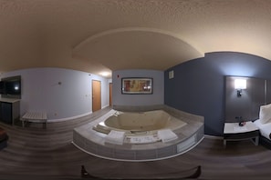 Suite estudio de lujo, 1 cama King size, para no fumadores | Baño | Amenidades de baño gratuitas, toallas, jabón, shampoo