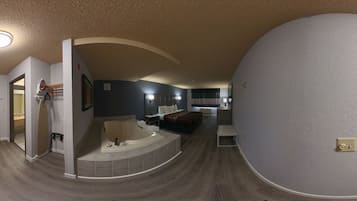 Luxury Studio Suite, 1 King Bed, Non Smoking | Room amenity
