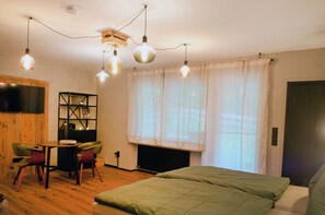 1 bedroom, bed sheets