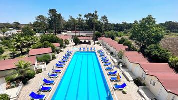 Seasonal outdoor pool