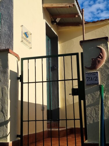 The little house on the river - nice one-bedroom apartment very close to the city center