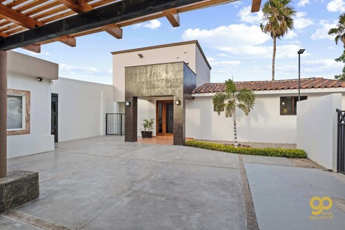 Blissful Bay Views, Steps to Beach, Private Yard