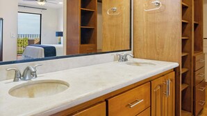 Interior - Bay Views Near the Beach with BBQ and Balcony (El Centenario)