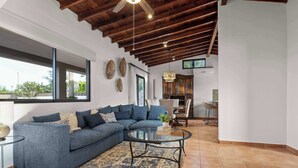 Smart TV, offices - Bay Views Near the Beach with BBQ and Balcony (El Centenario)