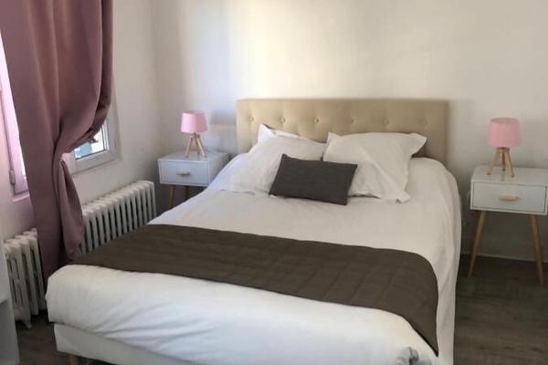 Escrivaninha, ferros/tábuas de passar roupa, Wi-Fi de cortesia